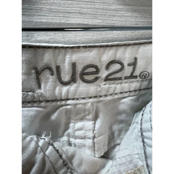 Rue21 Cream Denim Stretch Easy Fit Capri Jeans Size 8 - Picture 4 of 6